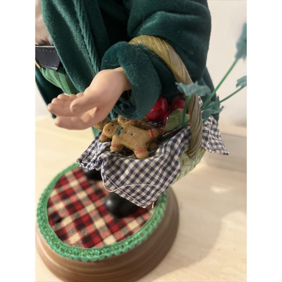 CELTIC IRISH Christmas SANTA Music Box Plays 8 Christmas Songs - Moves - Tested - Picture 5 of 7